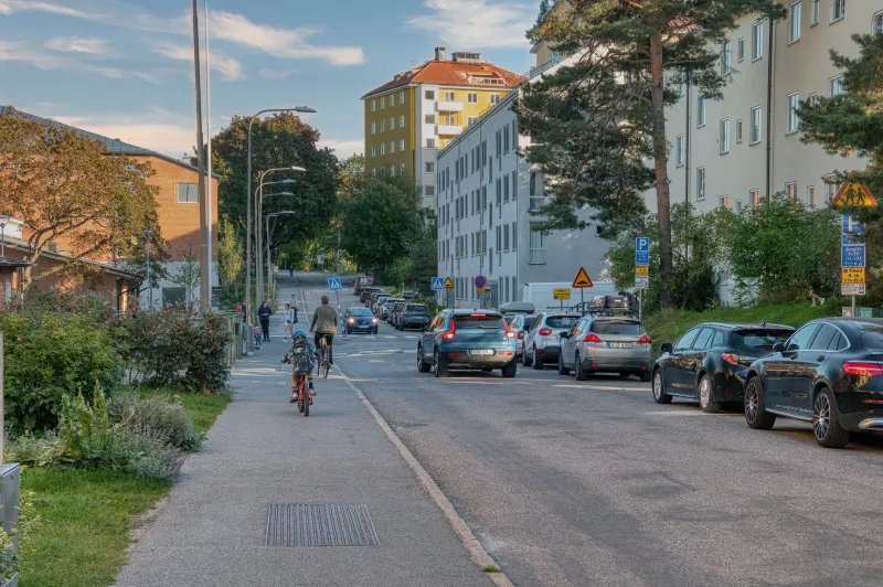 How the Morning Commute Quietly Determines Which Blocks Hold Their Value